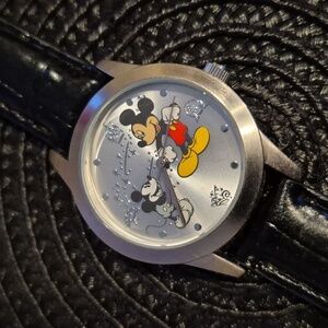 DISNEY "Mickey Through The Years" Ladies Watch, NEW BATTERY